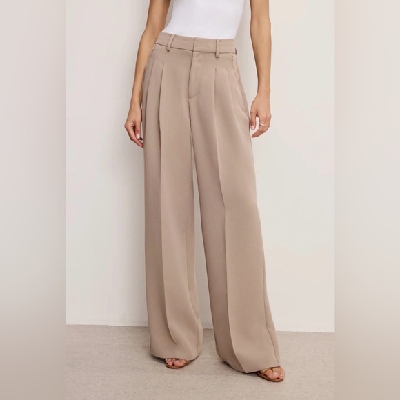 NEW WITH TAGS — Good American Luxe Suiting Wide-Leg Trouser
Size 10/30 • Taupe - Picture 1 of 9